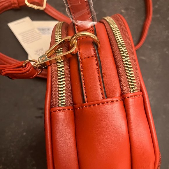 Vegan leather Maroon Cross body bag with adjustable strap - Picture 4 of 7